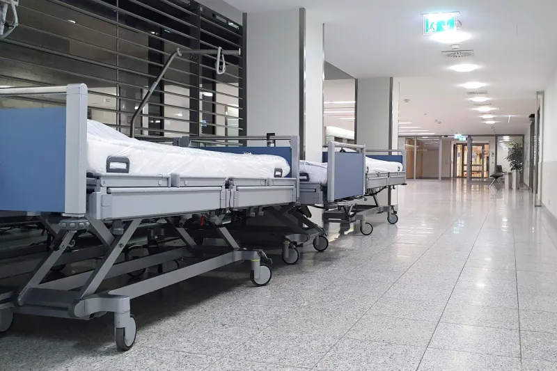 The Invisible Factor in Your Recovery: How Your Hospital's Microbial Environment Shapes Your Immune Response